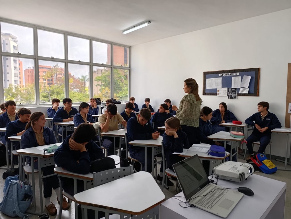 Los alumnos reflexionando durante la actividad