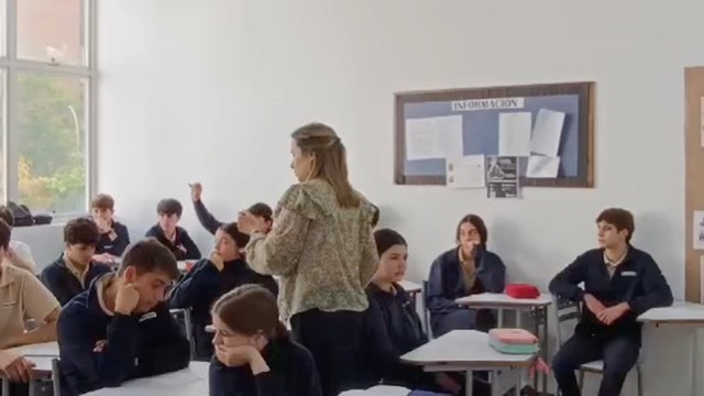 Momento de preguntas y participación de los alumnos